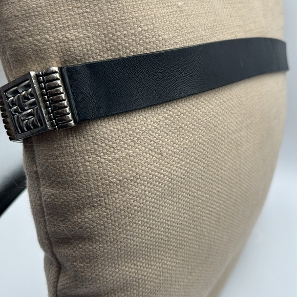 Chico’s Black Leather Stretchy Belt with Silver Chunky Hook Clasp - Size M - Picture 3 of 8